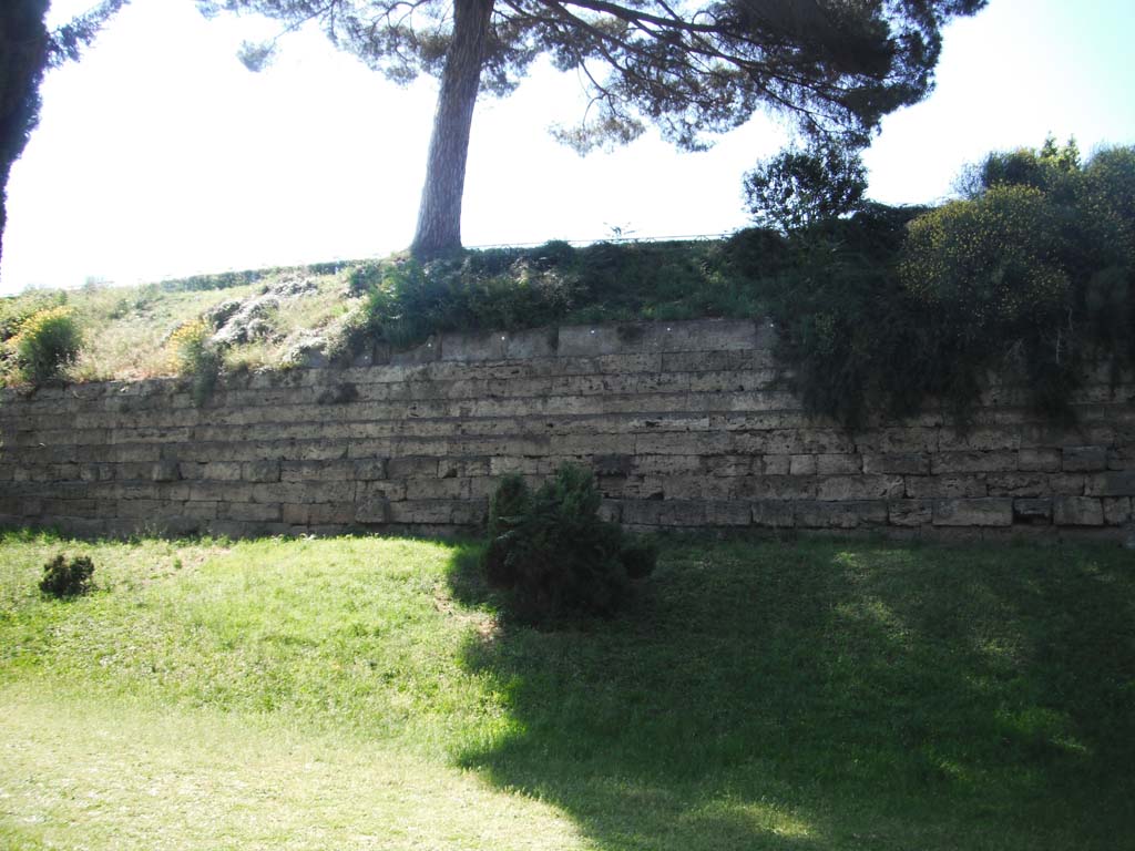 City Walls on south side, Pompeii. June 2012. Looking north on west side of Nocera Gate. Photo courtesy of Ivo van der Graaff.

