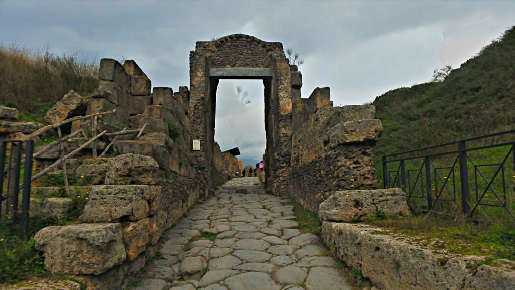 Porta Nocera and city walls. 2016/2017. Looking north. Photo courtesy of Giuseppe Ciaramella.