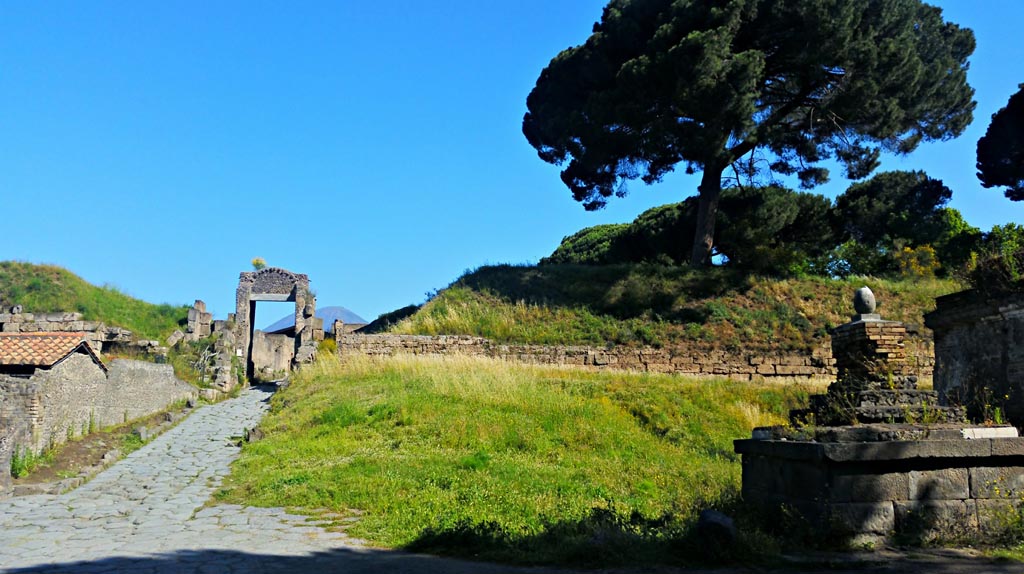 Porta Nocera and city walls on east side. 2016/2017. Looking north from Via del Tombe. Photo courtesy of Giuseppe Ciaramella.

