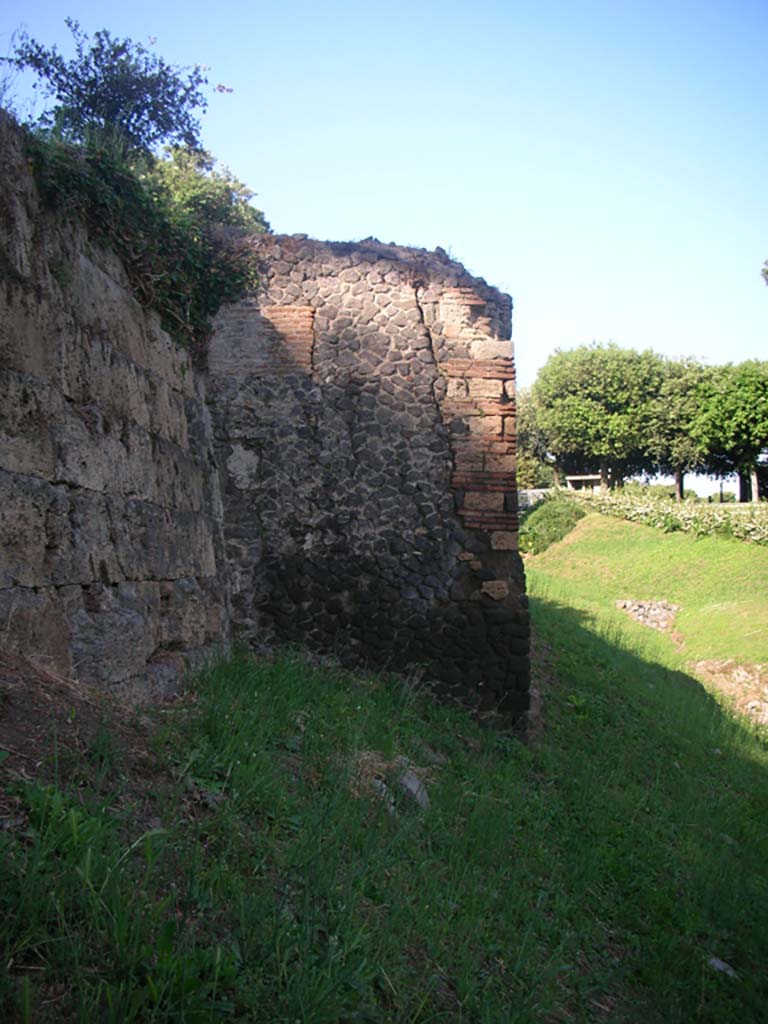 Tower III, Pompeii. May 2011. Looking towards west side. Photo courtesy of Ivo van der Graaff.