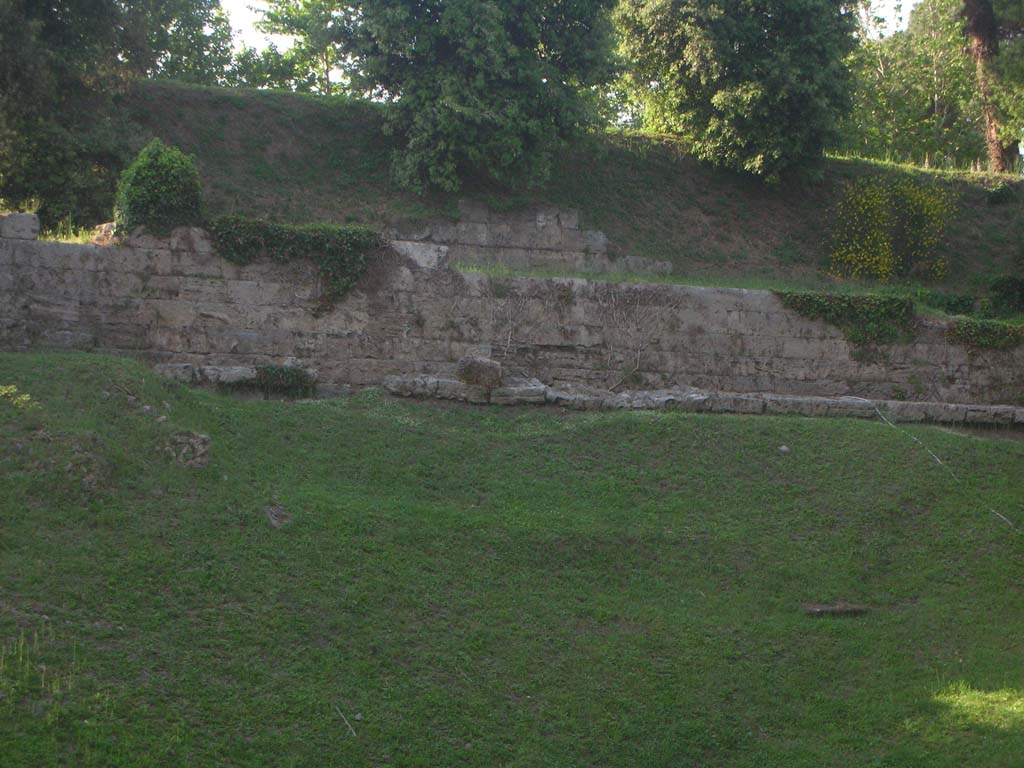 City Walls on south side of Pompeii. May 2010. Detail of City Wall on east side of Tower III. Photo courtesy of Ivo van der Graaff.