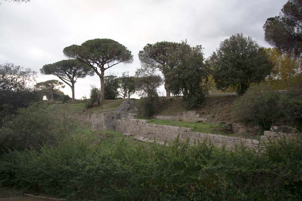 City walls, Pompeii. October 2017. Looking west along city walls towards east side of Tower III.
Foto Annette Haug, ERC Grant 681269 DÉCOR

