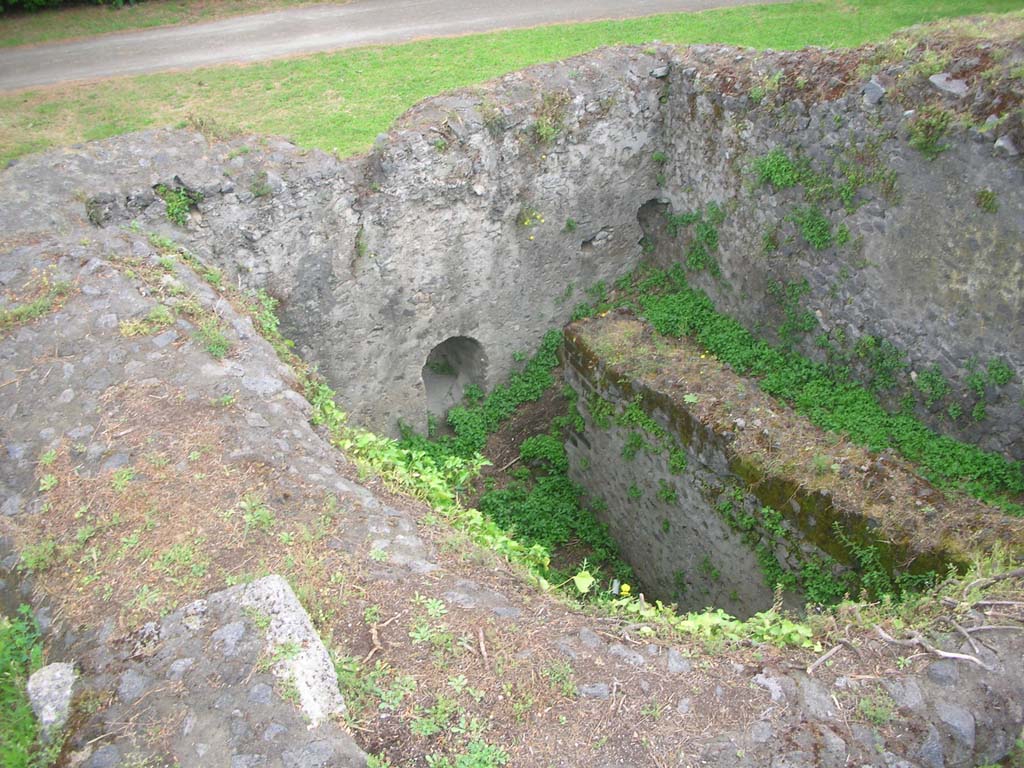 Tower VII, Pompeii. May 2010. Looking north-east from upper level. Photo courtesy of Ivo van der Graaff.