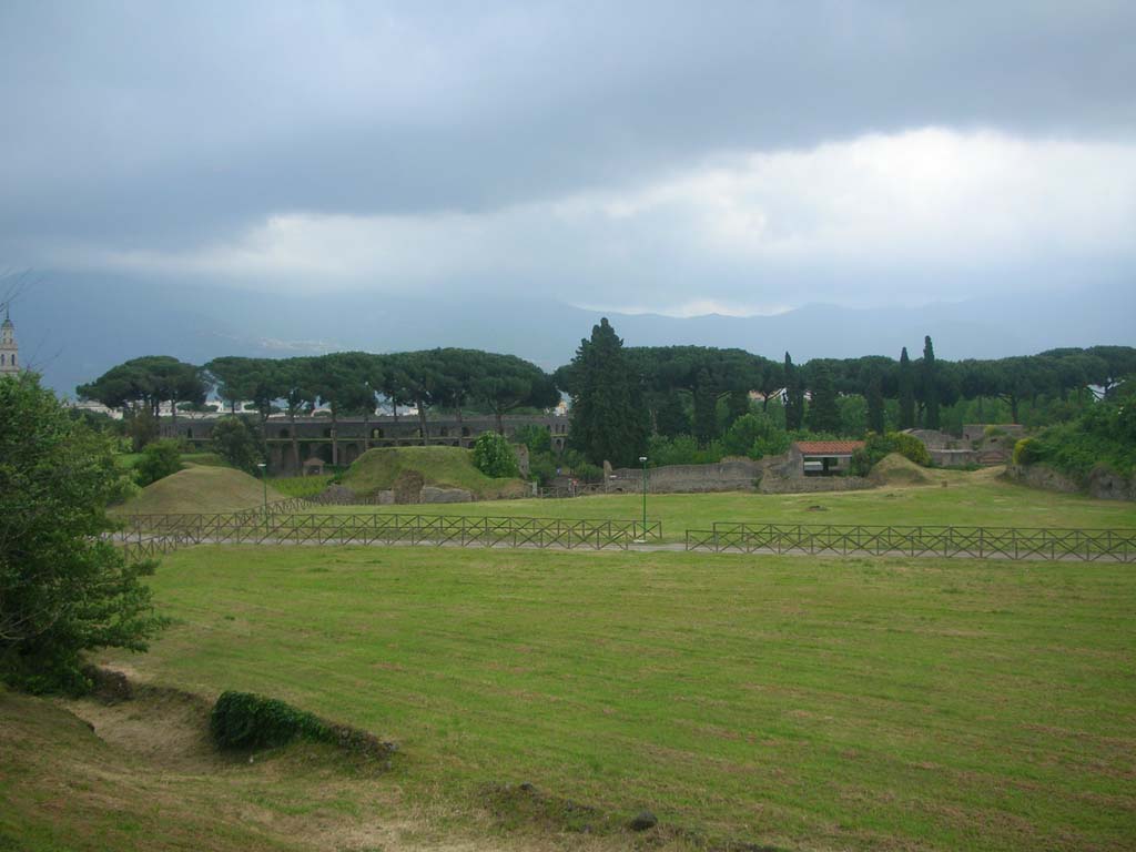 City Walls on north-east side of Pompeii. May 2010. Looking south-east across City. Photo courtesy of Ivo van der Graaff.