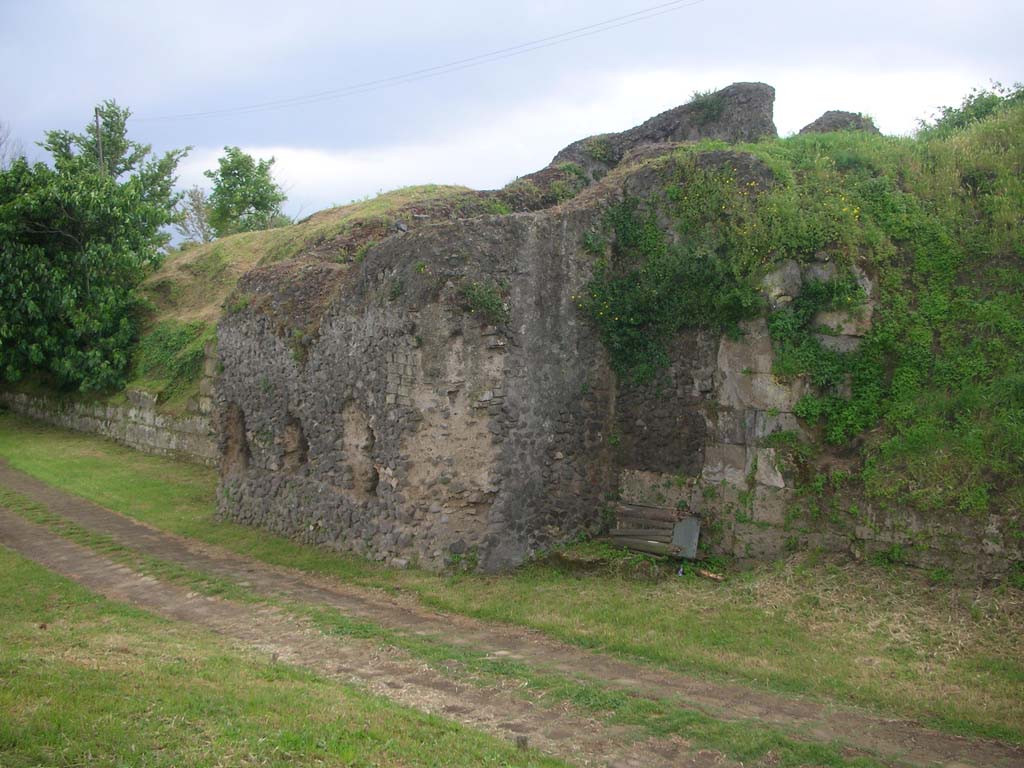 Tower VII, Pompeii. May 2010. Looking south-east towards west end. Photo courtesy of Ivo van der Graaff.

