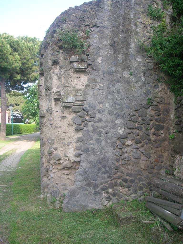 Tower VII, Pompeii. May 2010. Looking south at north end. Photo courtesy of Ivo van der Graaff.