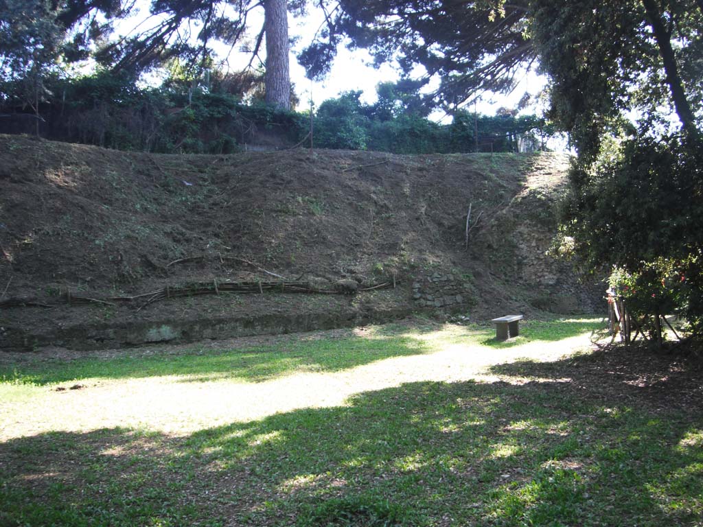 Walls on east side of Pompeii. June 2012. Photo courtesy of Ivo van der Graaff.

