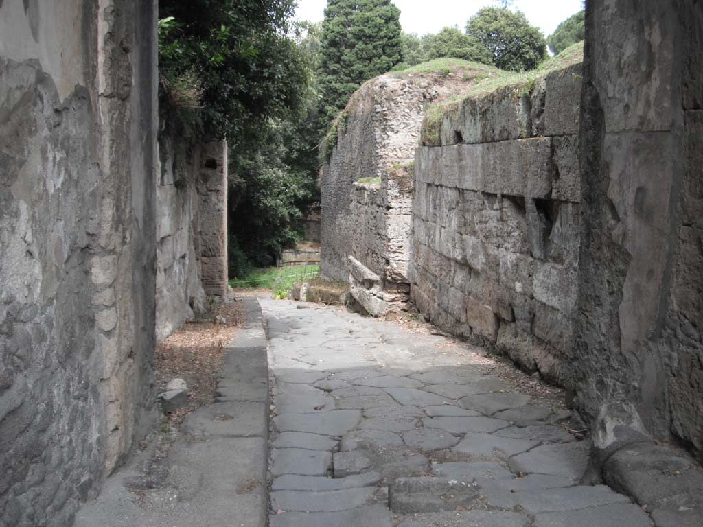 Nola Gate, Pompeii. June 2012. Looking east from Gate. Photo courtesy of Ivo van der Graaff.

