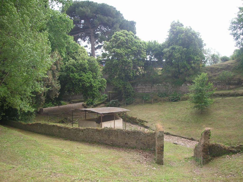 Walls on east side of Pompeii in north-east corner. May 2010. 
Looking west towards City Walls near Nola Gate, from Tomb NG1 Pompeii. Photo courtesy of Ivo van der Graaff.
