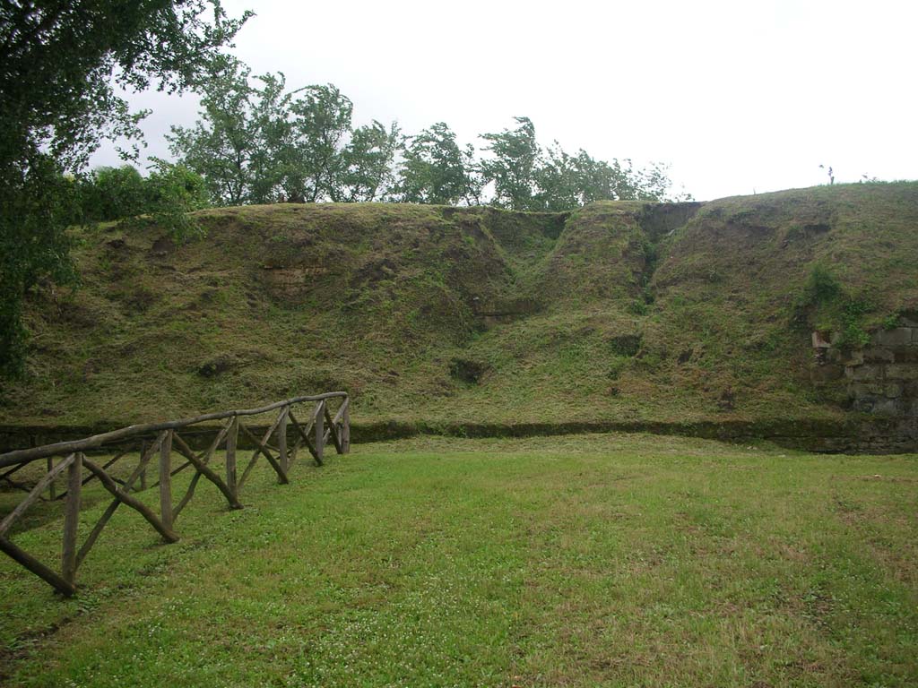 Walls on east side of Pompeii in north-east corner. May 2010. Looking west. Photo courtesy of Ivo van der Graaff.